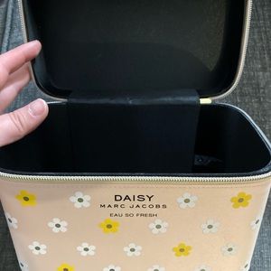 Marc Jacobs Daysi Box